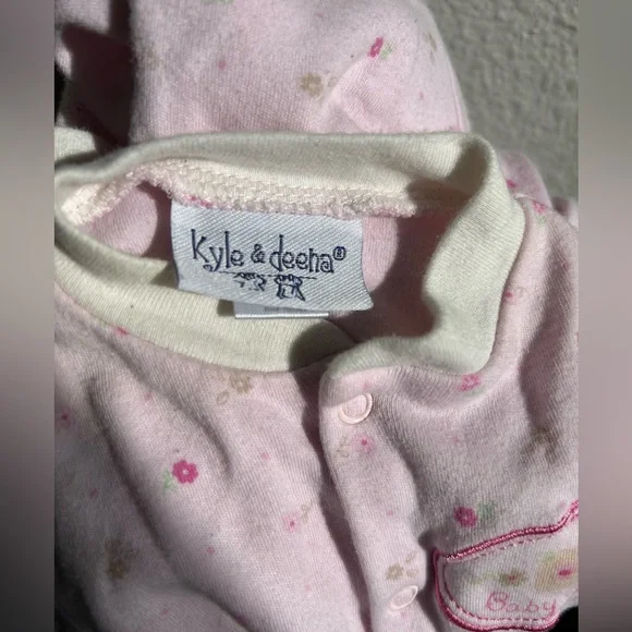 Kyle & Deena 0-3M baby girl sleeper - Picture 3 of 4